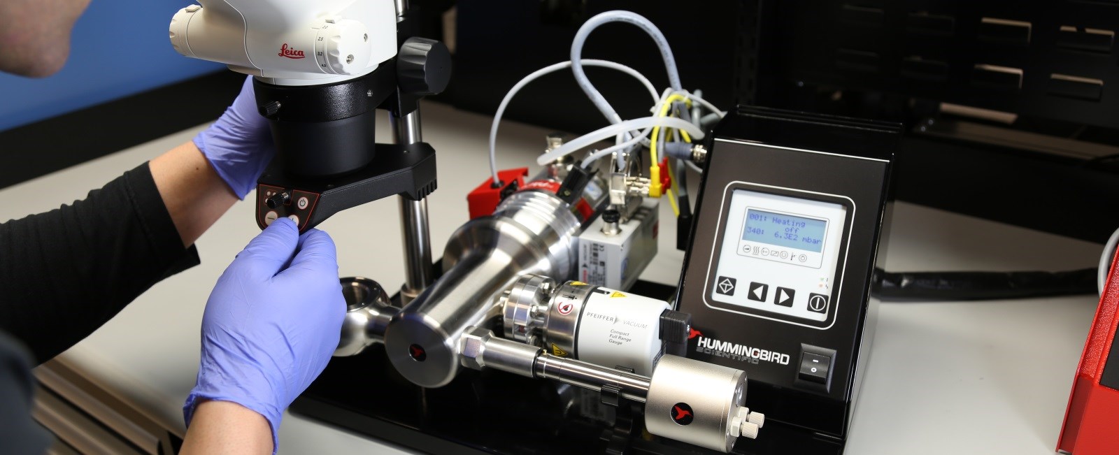 Environmental Seal Checking Station being used before inserting specimen holder into TEM